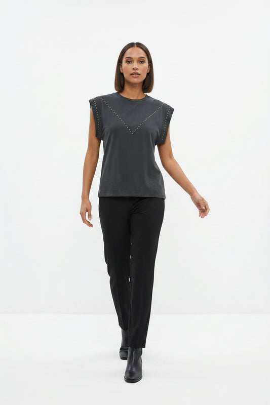 CAMISETA TACHUELAS V-NEGRA