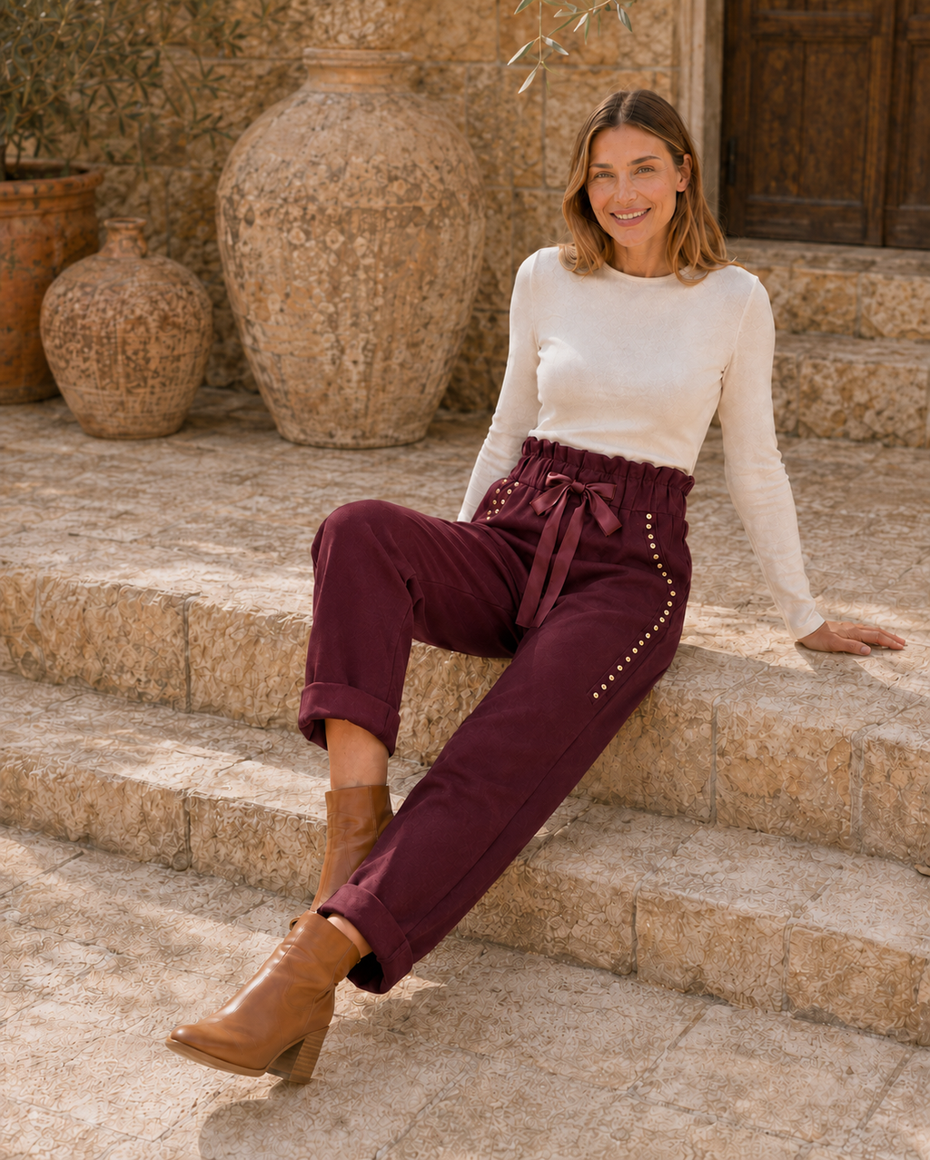 PANTALÓN ALGODÓN TACHUELAS-BERENJENA