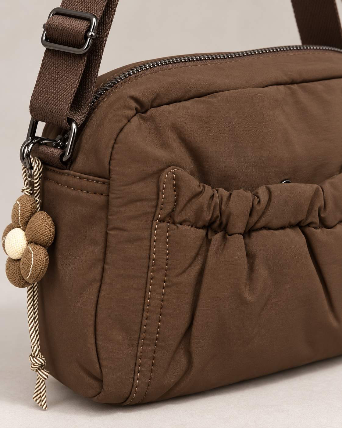 BOLSO BANDOLERA FLOWER- MARRÓN
