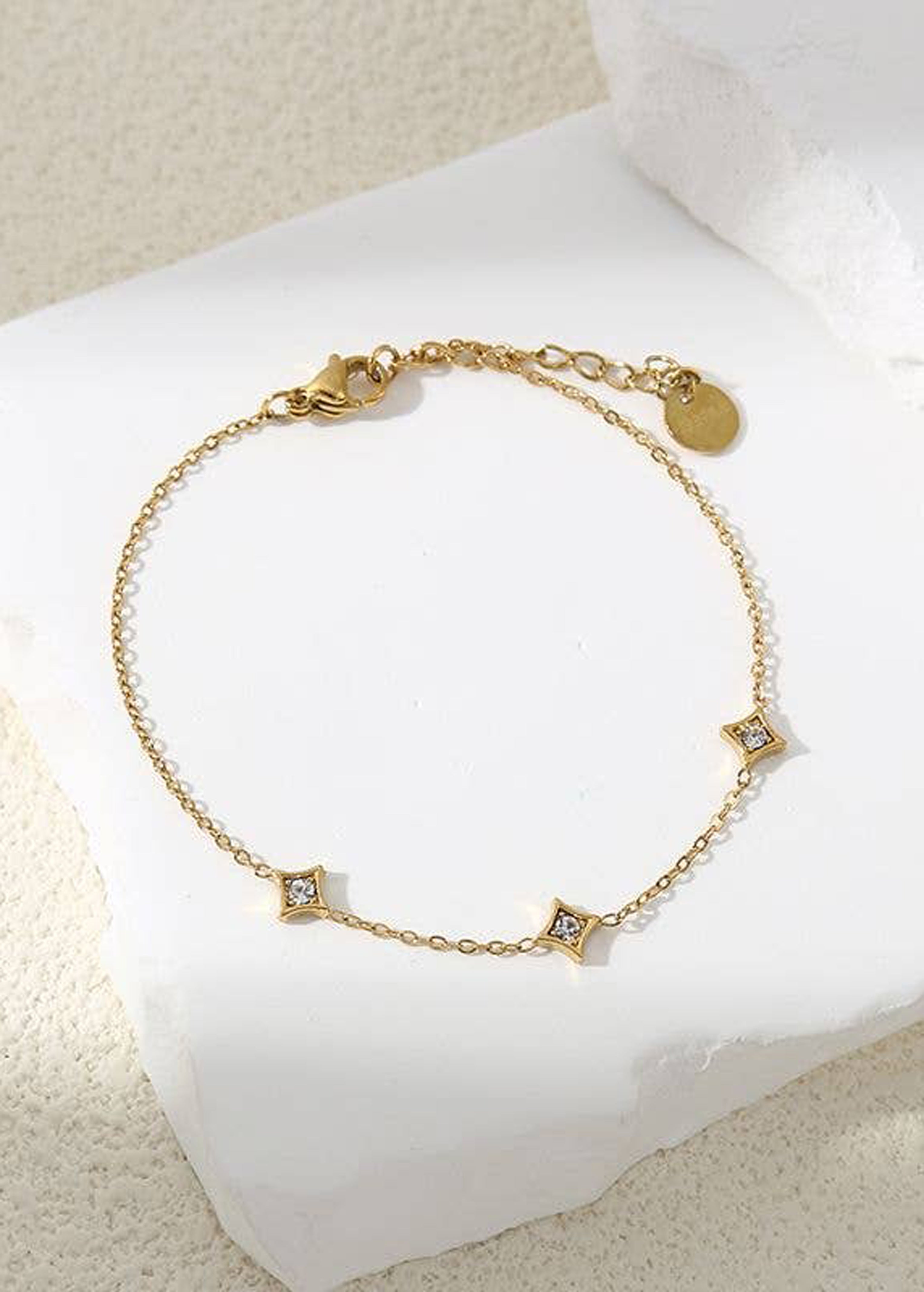 Pulseira de ouro ajustável com estrelas e strass