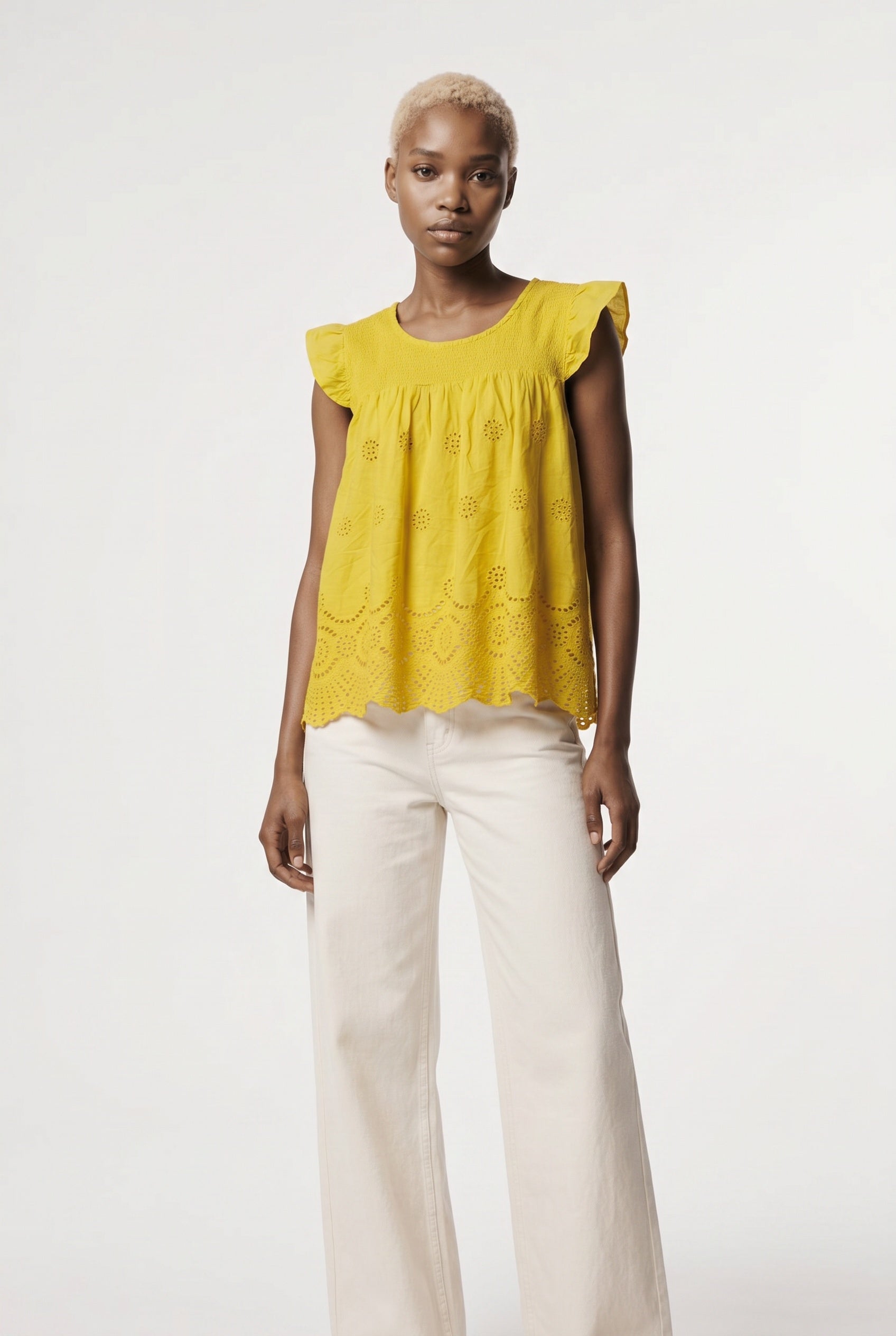 BLUSA TROQUELADA VOLANTITO-MOSTAZA