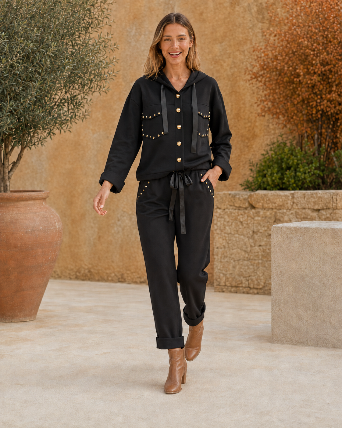 CHAQUETA TACHUELAS-NEGRA