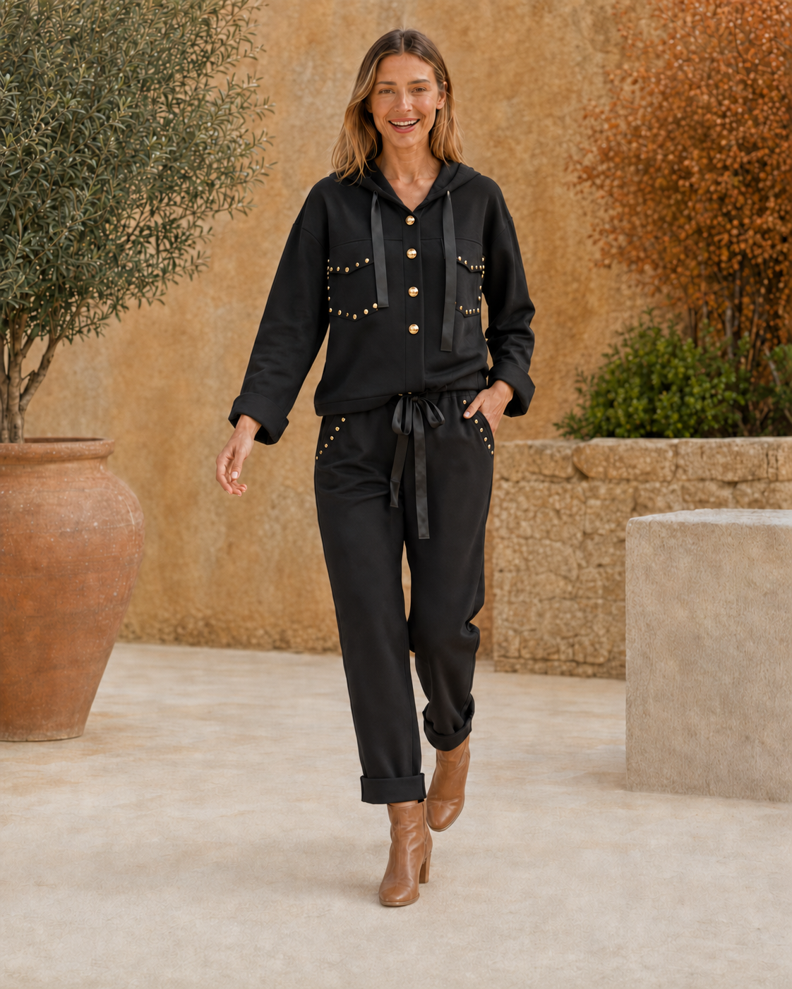 CHAQUETA TACHUELAS-NEGRA
