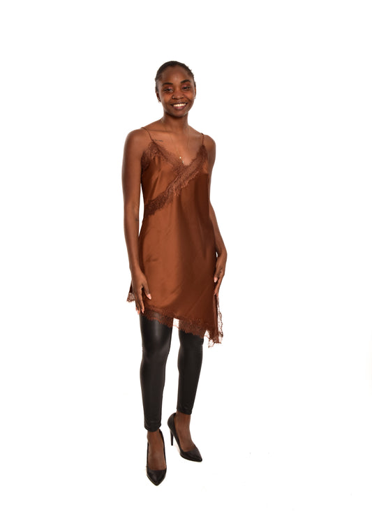 VESTIDO LENCERO-MARRÓN