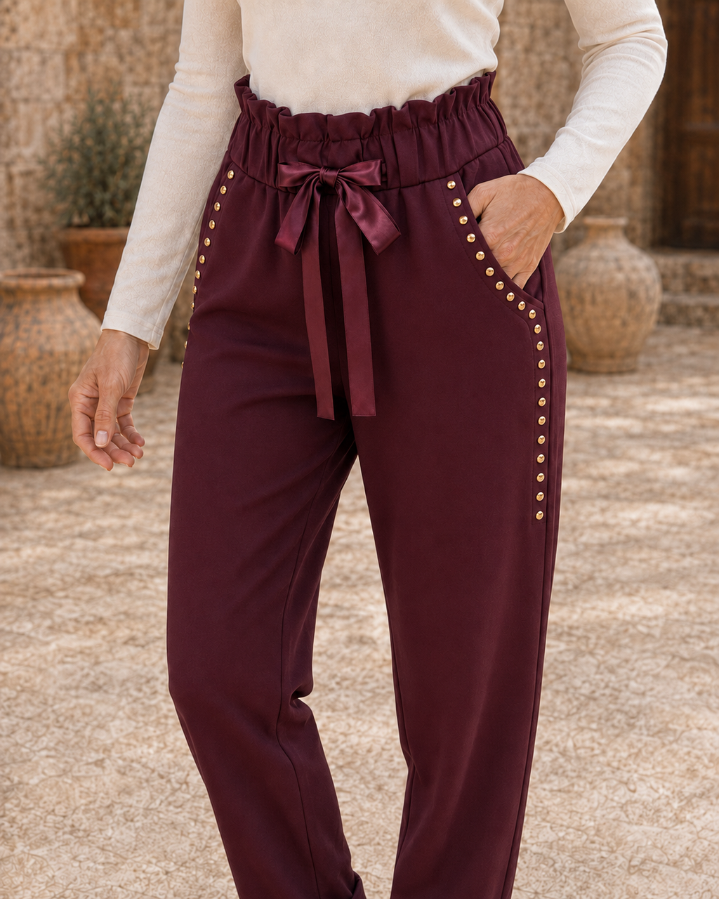 PANTALÓN ALGODÓN TACHUELAS-BERENJENA