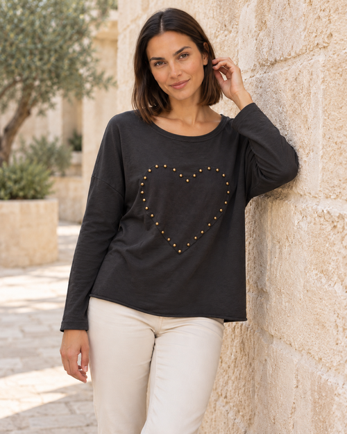 CAMISETA LOVE TACHUELAS-NEGRA