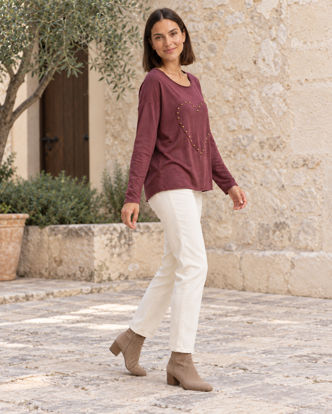 CAMISETA LOVE TACHUELAS-BUGANVILLA