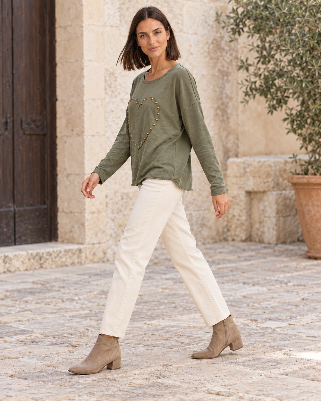 CAMISETA LOVE TACHUELAS-KHAKI