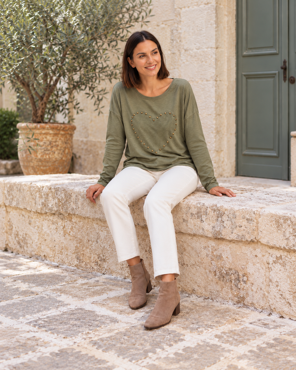 CAMISETA LOVE TACHUELAS-KHAKI