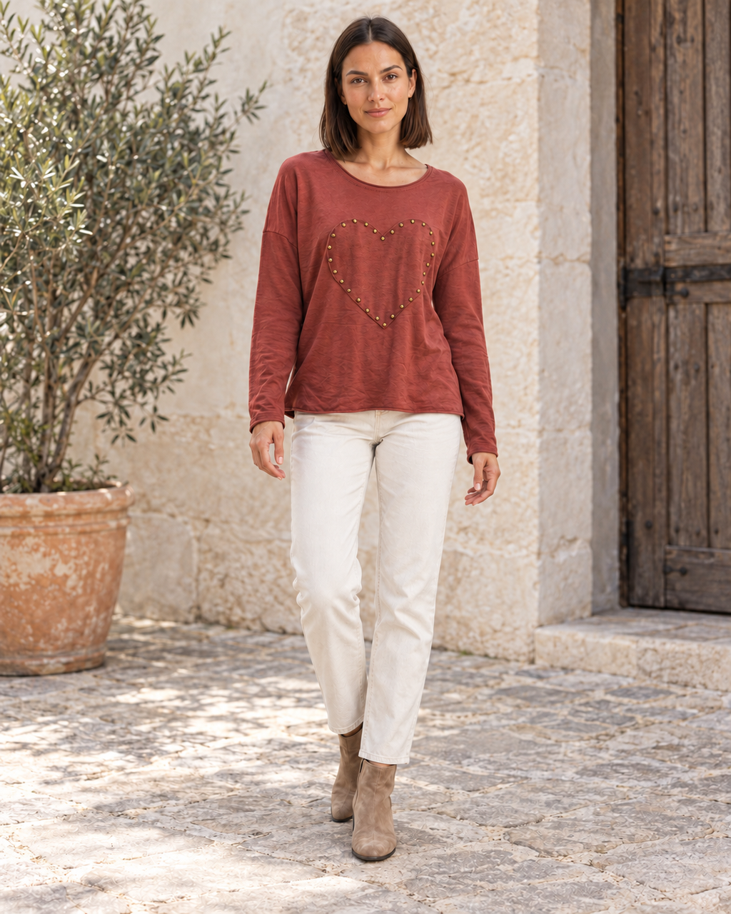 CAMISETA LOVE TACHUELAS-TEJA