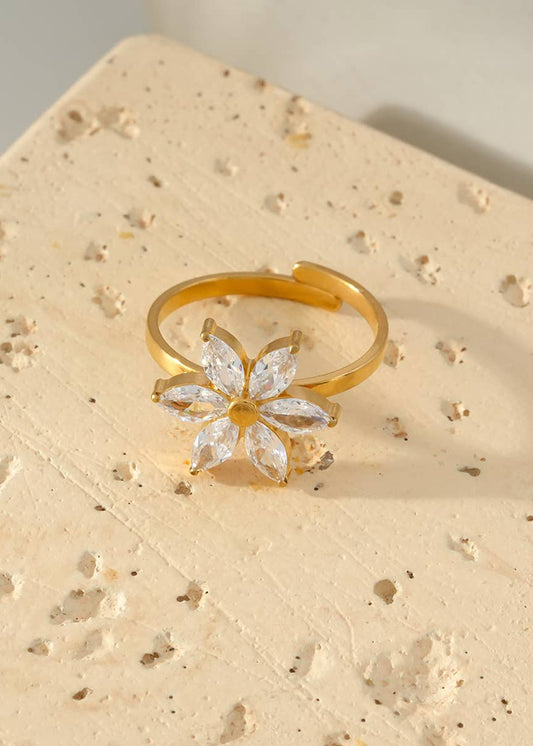 Anillo Dorado Ajustable Flor de Seis Pétalos