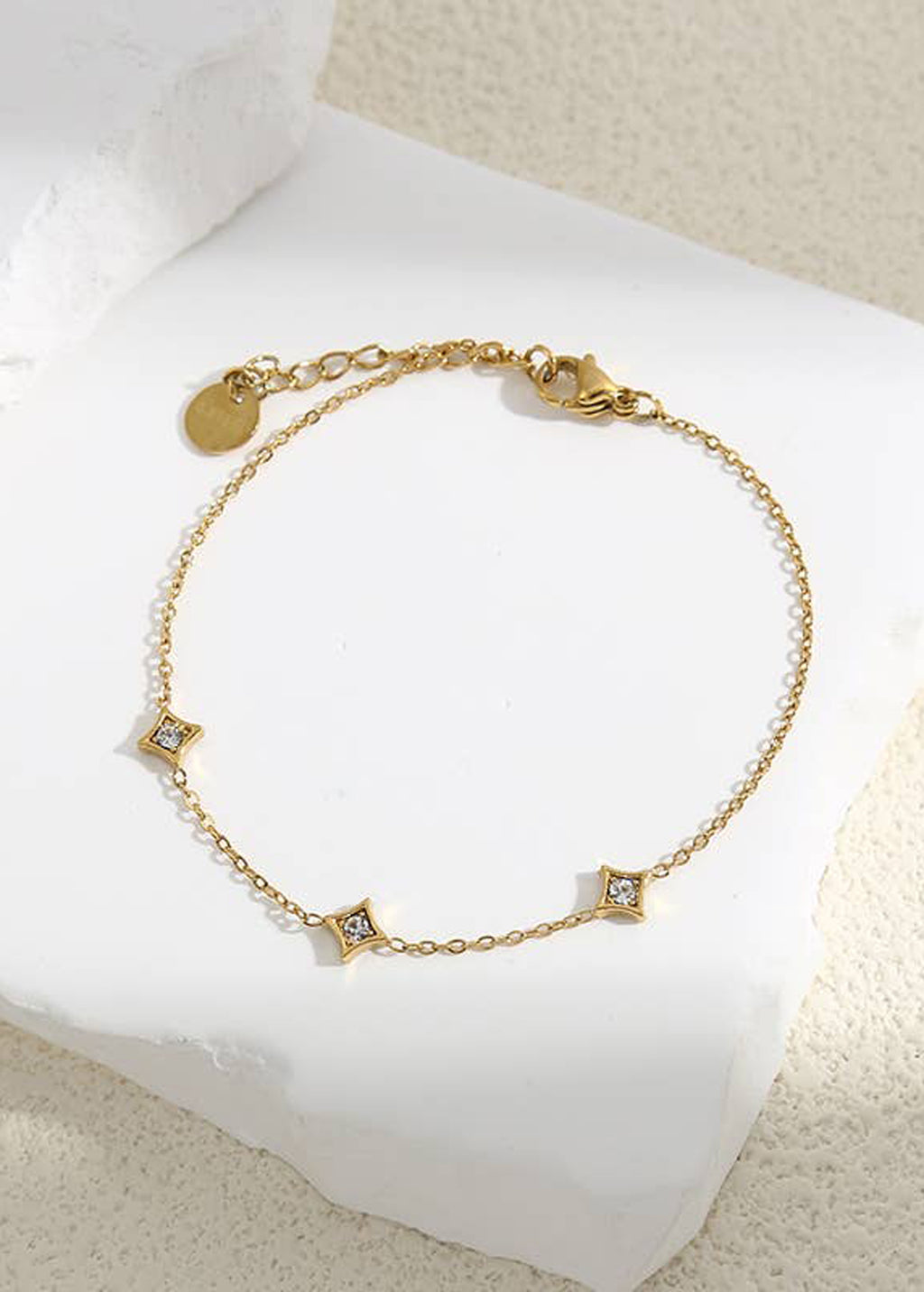 Pulseira de ouro ajustável com estrelas e strass