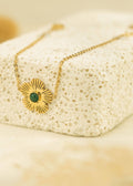 Pulsera de cadena dorada con flor y malaquita sintética